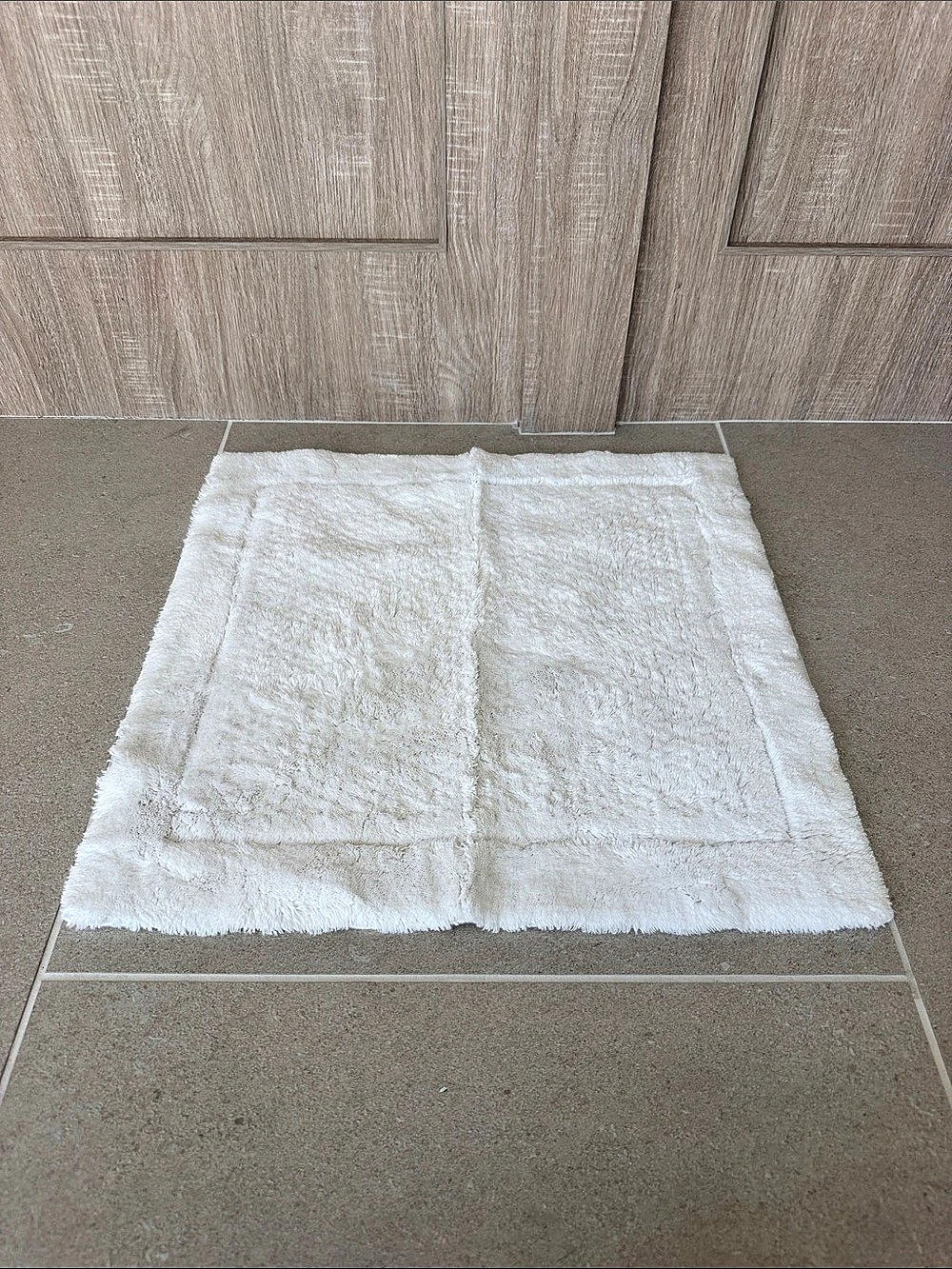 Waterworks White Bath Rug 24" x 24”